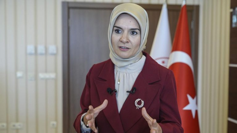 Bakan Göktaş: Aile yapısını koruyarak ülkemizi kararlı adımlarla geleceğe taşıyacağız.