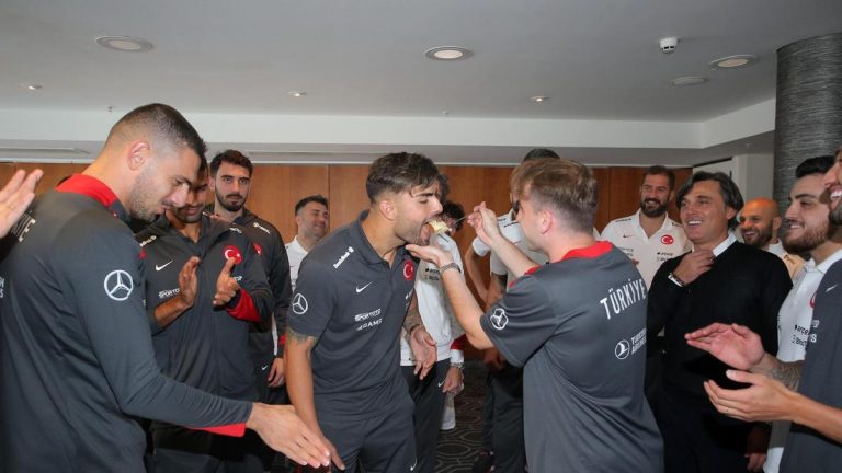 Abdülkerim Bardakcı’nın doğum günü milli futbol takımının inziva yerinde kutlandı!