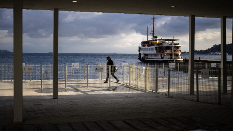 Boğaz’da iki ticari gemi çarpıştı: Gemiler Ahırkapı’ya çekilecek
