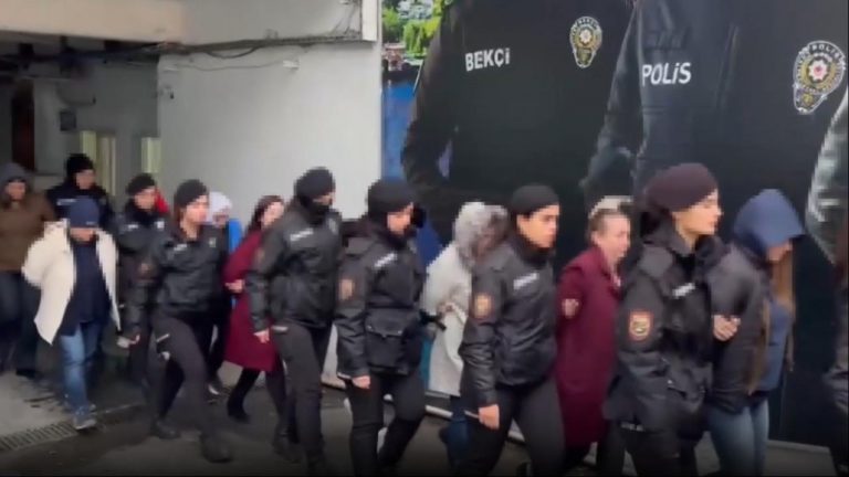 “Yenidoğan Çetesi” soruşturması kapsamında gözaltına alınan 14 şüphelinin işlemleri sürüyor.