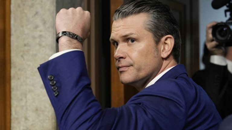 Amerika Birleşik Devletleri Senatosu Pete Hegseth’i yeni bir savunma bakanı olarak onayladı.