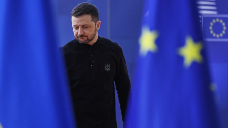 Zelenskiy Trump Tiye’yi aldı: “Üzgünüm kıyafet giymediğim için”