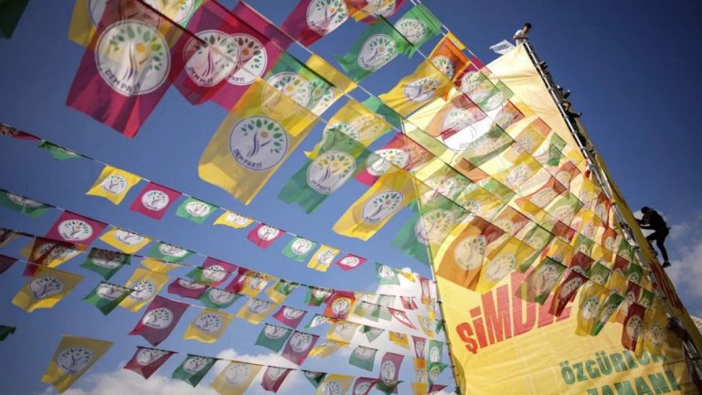 DEM Parti’ye ilk kurban bayramı ziyareti MHP’den geldi