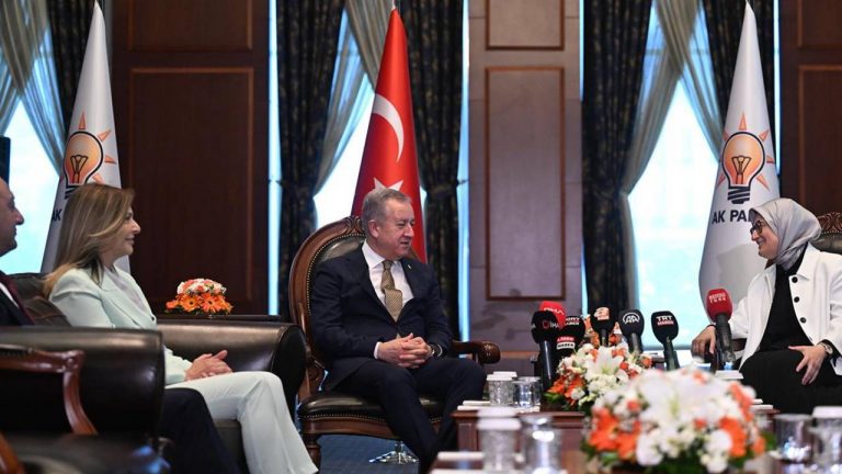 Siyasi partilerin bayramlaşma programı belli oldu – Son Dakika Siyaset Haberleri