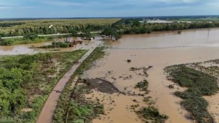 Venezuela’nın şiddetli yağışlardan binlerce kişi etkilendi