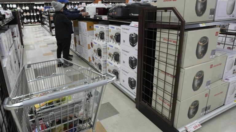 Trump, Japonya ve Güney Kore’ye yüzde 25, diğer 12 ülkeye farklı gümrük vergileri getirdi