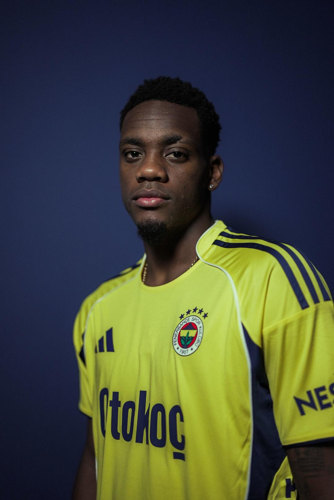 Fenerbahce Jhon Duran'ın yeni transferi ruj talebinin maliyeti! 3