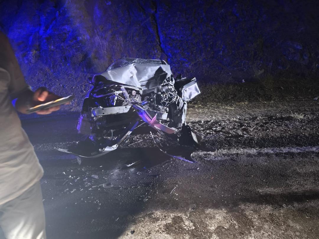 Bursa'da araba, ormanın ateşine su taşıyan petrol tankerine çarptı: 1 ağır 2 yaralı! 2