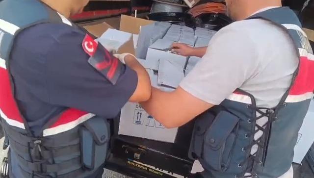 Gendarmerie, Adblue 3'ün Bidonlarında Gizli 555 litre etil alkol ele geçirdi.