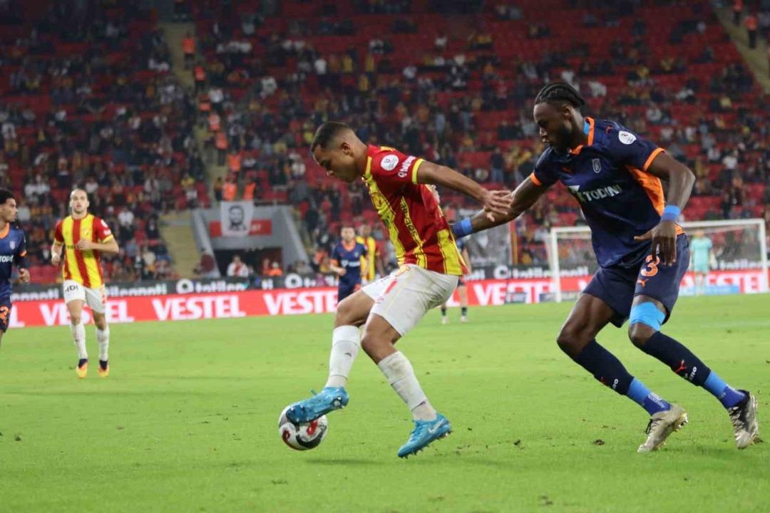 Süper Lig Sekizinci Haftası Göztepe Daşakşaşhir Yenilmez Serisini yendiğim devam etti! 2