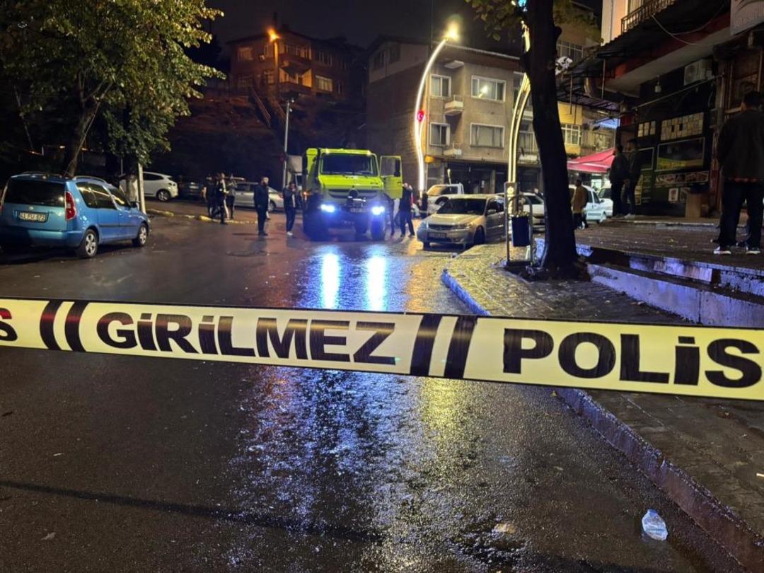 Sokak ortasında cinayet kameraya yansıdı: Usturayla ortalığı karıştıran kişiye silahla vuruldu