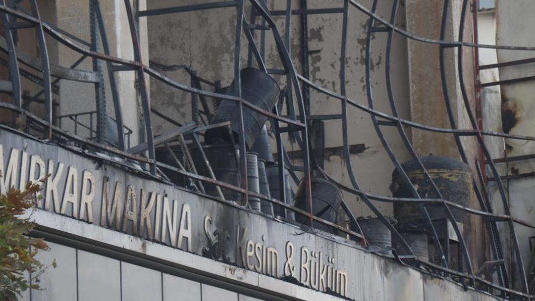 Dilovası'ndaki yangınla ilgili yeni gelişme! 6 kişi açığa alındı... Aralarında 2 belediye başkan yardımcısı da vardı.