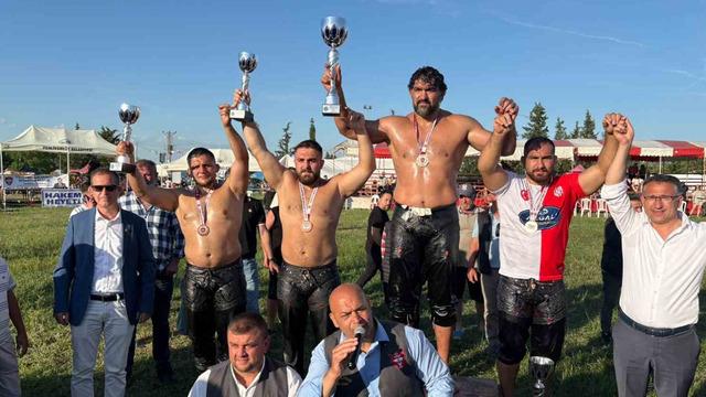 Kavasoğlu ve Şamdancıbaşı İbrahim Yağlı Pehlivan Güreşleri’nde başpehlivan İsmail Koç